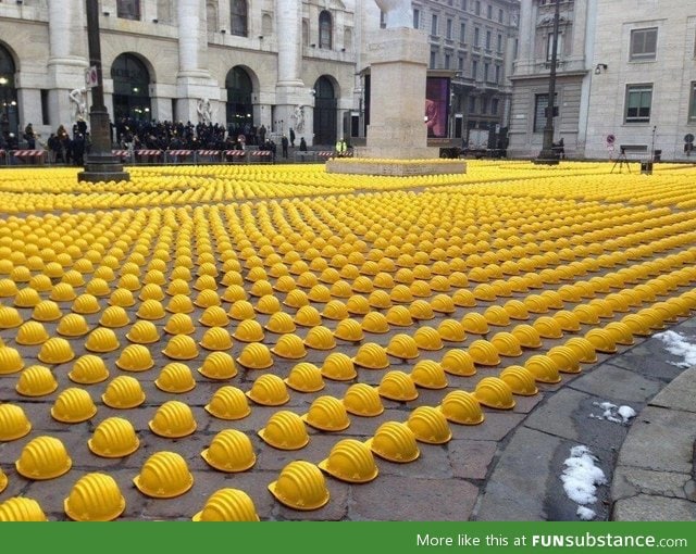 This is how factory workers in Italy protest