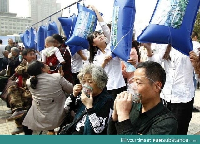 Bags of fresh air sent to one of China's most polluted cities as smog worsens