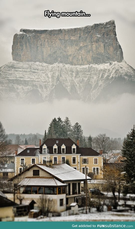 Levitating mountain illusion