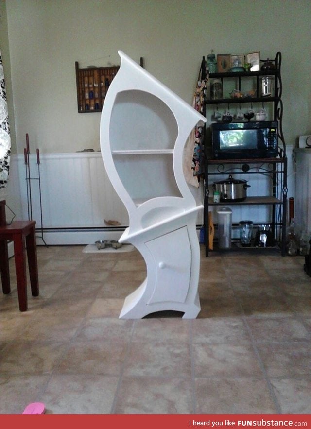 Alice in Wonderland furniture, I want one. No. I need one