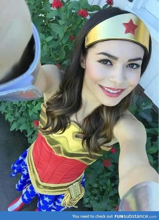 Miranda Cosgrove's Halloween costume