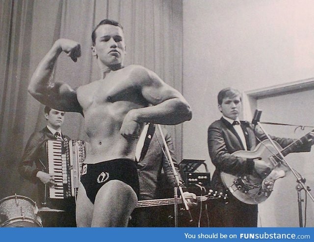 16 year old Arnold Schwarzenegger at his first bodybuilding competition