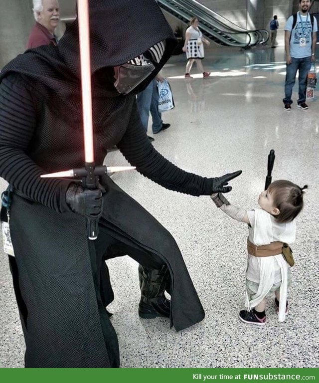 Kylo Ren meets tiny Rey