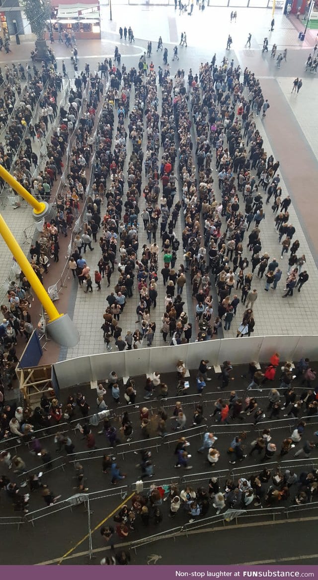 Without barriers the British still know how to queue!