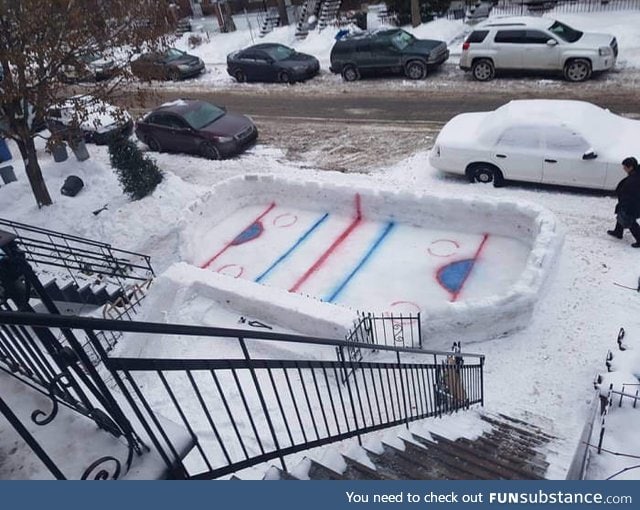 Front yard hockey rink in Montréal