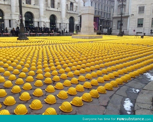 This is how factory workers in italy protest