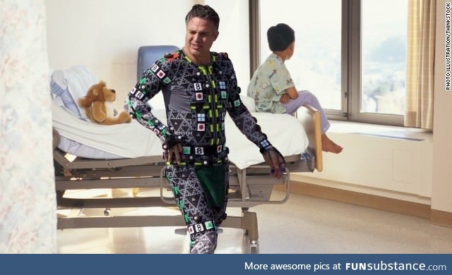 Mark Ruffalo visits children's hospital in his Hulk costume