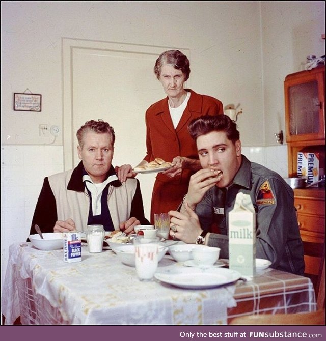 Elvis eating breakfeast with his family 1959