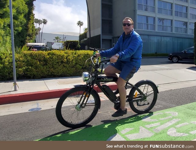 Went to LA last weekend... Saw Arnie cruzin around on his cruiser. Pretty cool