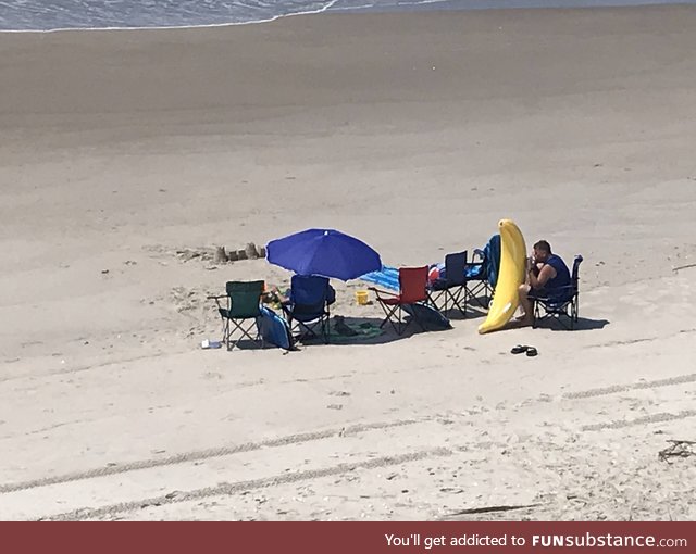 Tiny people found! Banana for scale