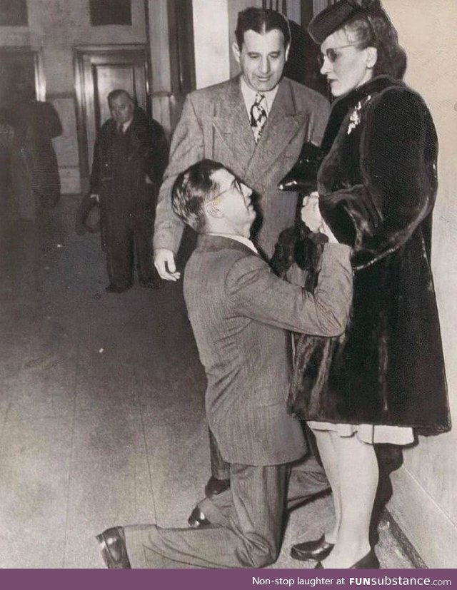 Man begs for her forgiveness outside divorce court, circa 1942