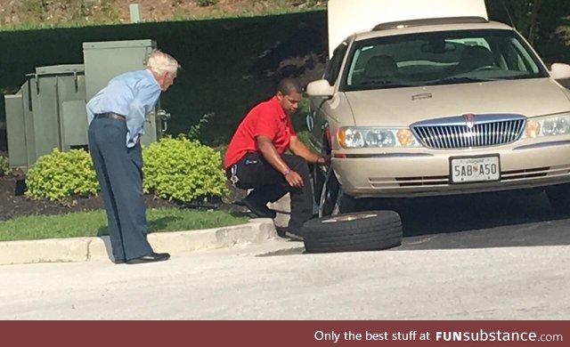 Chick-Fil-A manager helping a World War II veteran