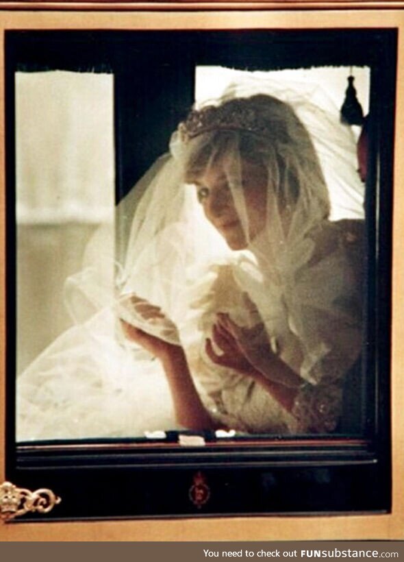 A schoolboy took this photo of Princess Diana arriving at her wedding in 1981