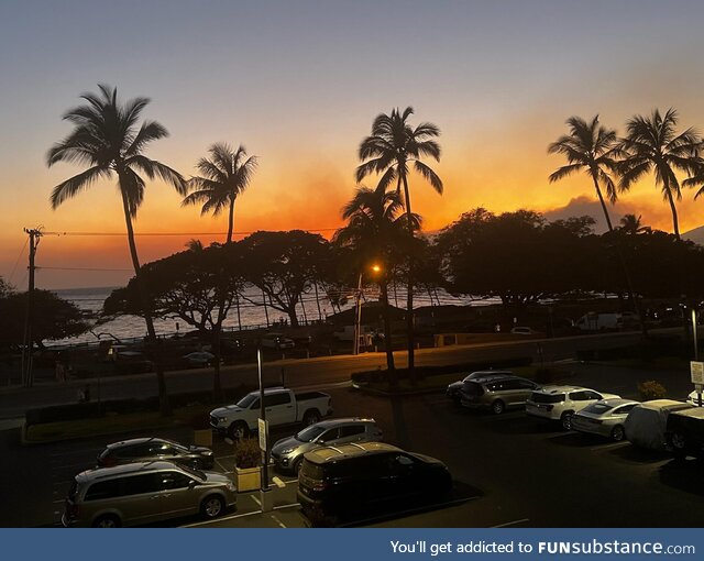 Dads wife sent me a picture from Maui. Thats not the sun setting