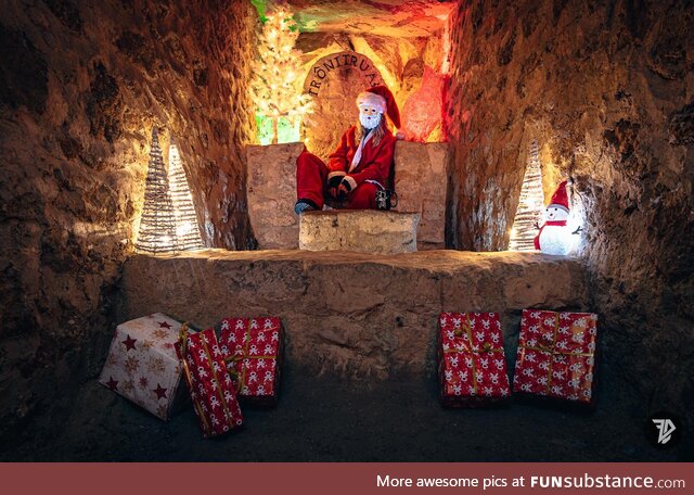 Your gifts & Santa are lost in the Catacombs