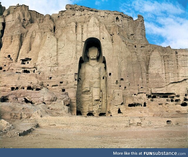 One of the Buddhas of Bamiyan before being destroyed by the Taliban in 2001