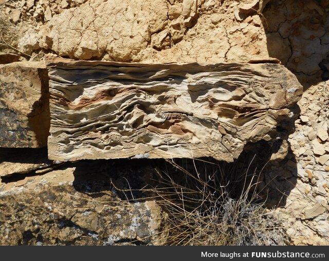 [OC] This rock has a bunch of layers
