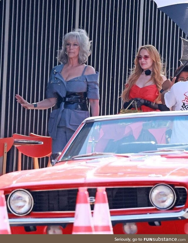 Jamie Lee Curtis and Lindsay Lohan on the set of Freakier Friday