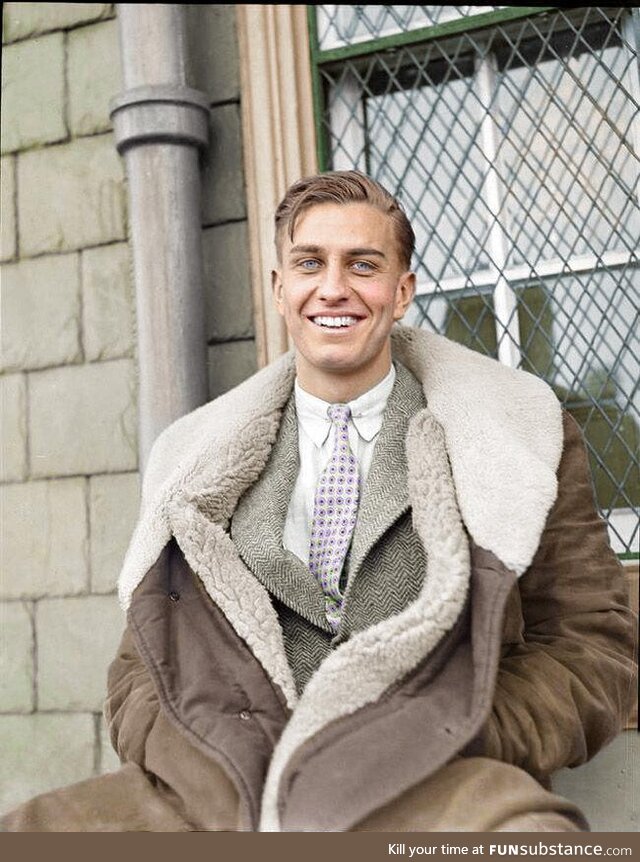 Franklin delano roosevelt jr. Outside university (1937 colourised)