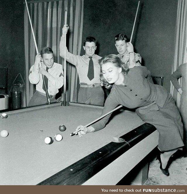 Sophia Loren shooting pool [1958]