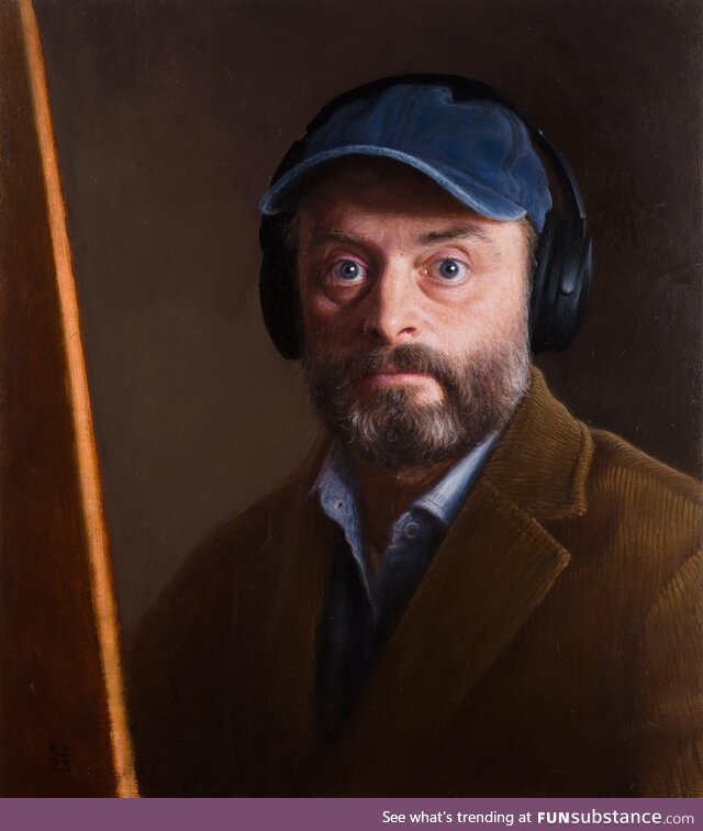 Self portrait with headphones. Oil on panel. 49x43 cm. (2023)