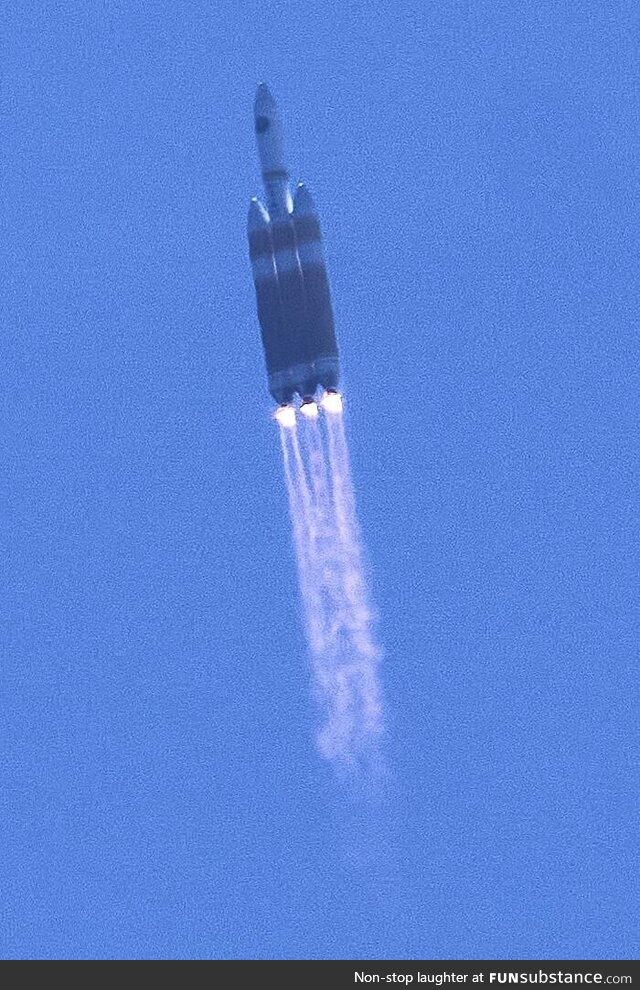 Delta IV Heavy rocket launches from Vandenberg