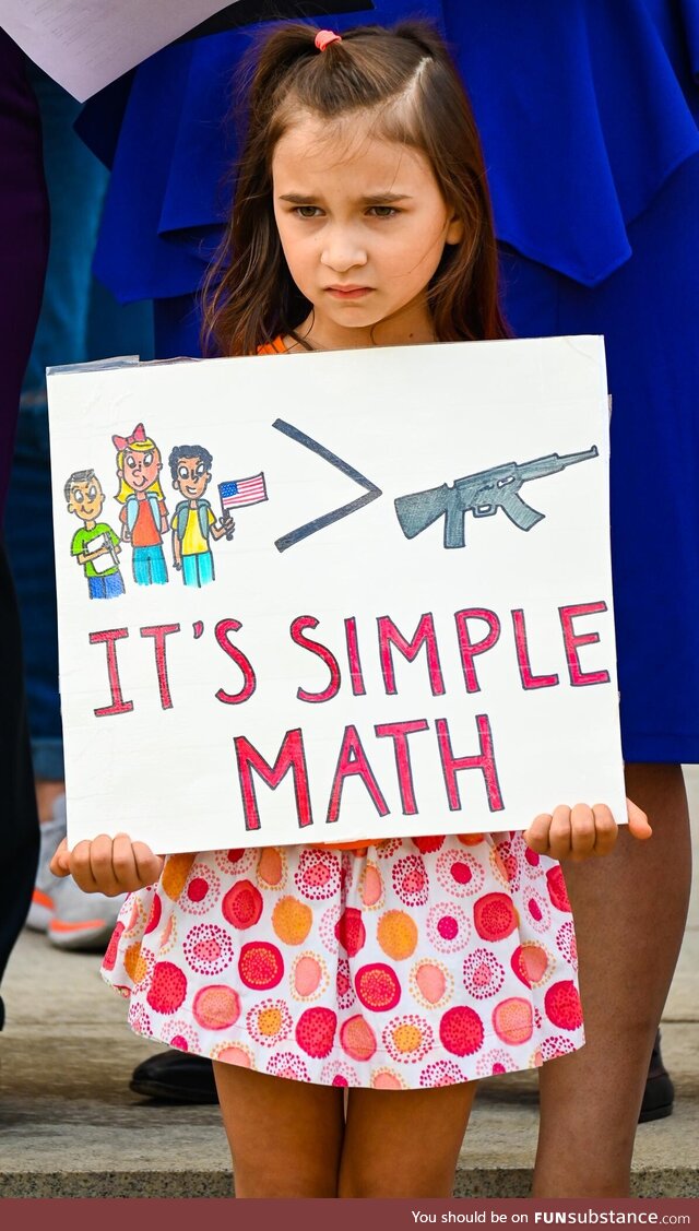 A child protesting gun violence