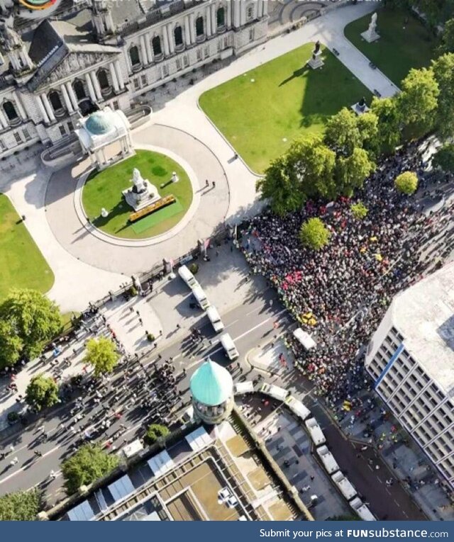 Northern Ireland - Racist rally on the left vs anti-racist rally on the right