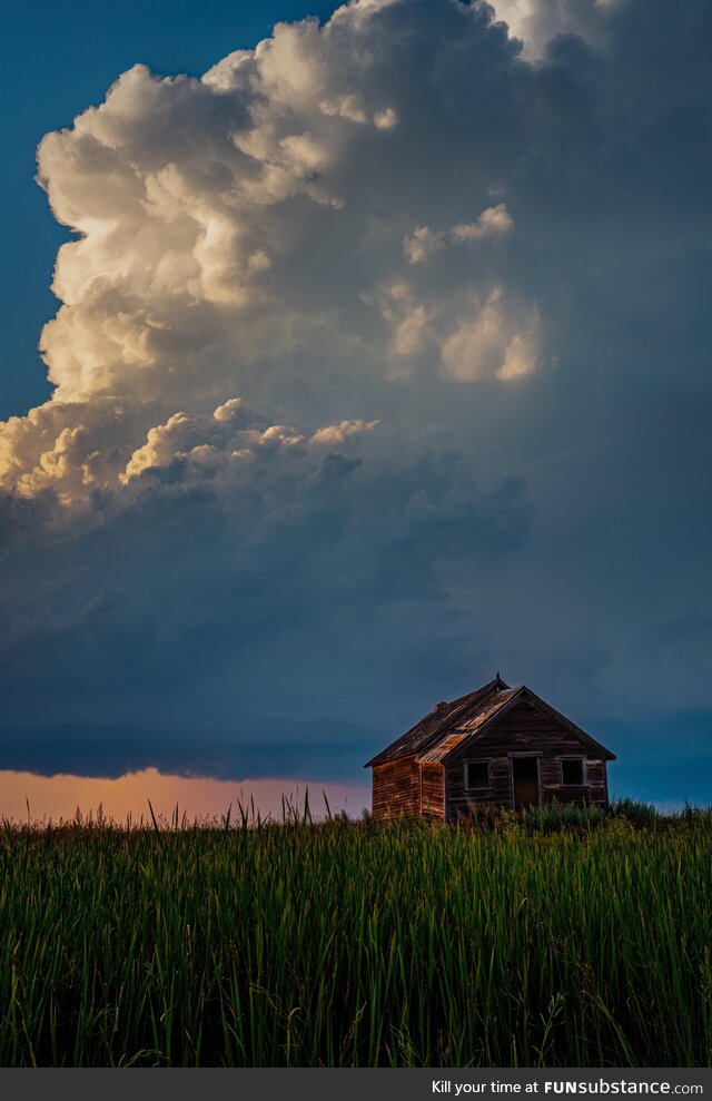 Abandoned in the Plains [OC]