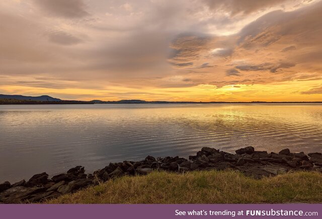 Dawn, lake illawarra nsw australia
