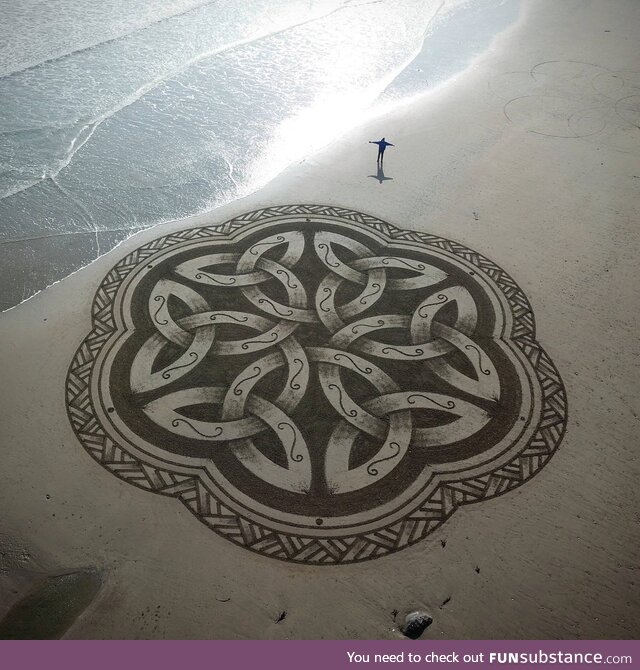 Celtic knot sand art