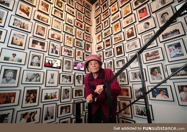 On International Women's Day - Park Pil-geun (95) with survivors of sex slavery by