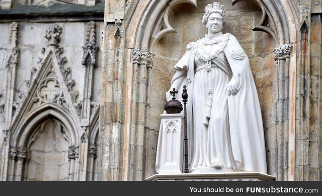 Memorial statue of Elizabeth II revealed in Westminster today