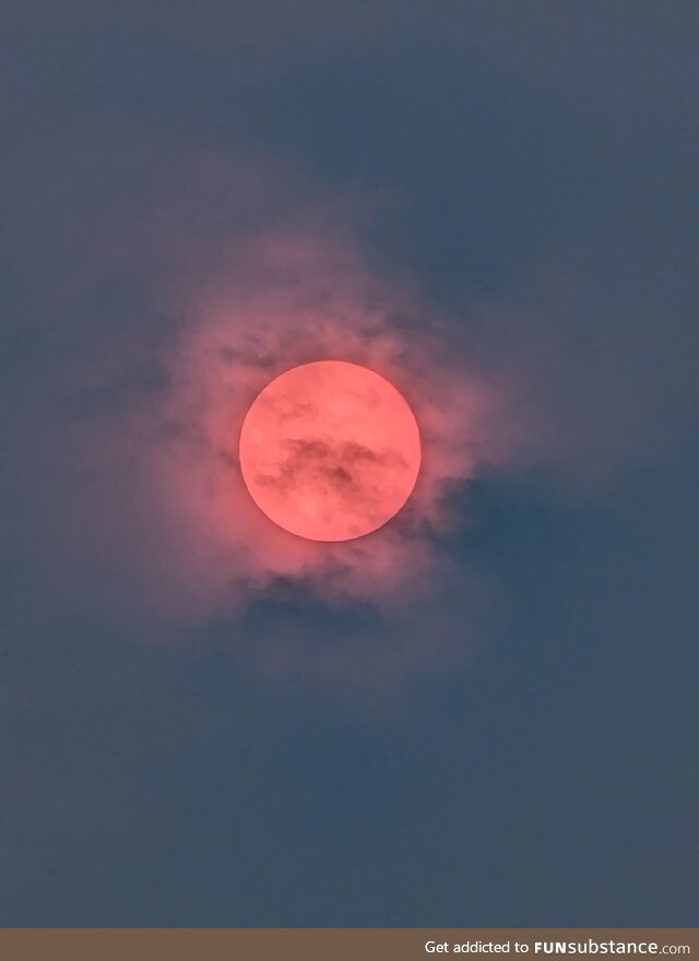 Red Sun in Northeast US from the fires in Canada