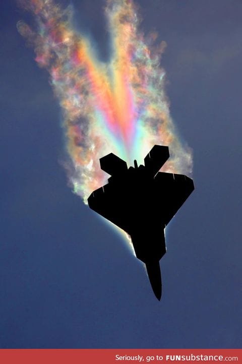 Jet iridescence