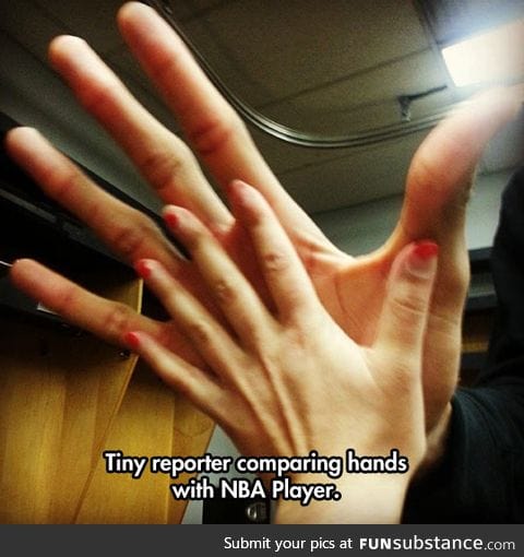Giannis Antekounmpo's hand