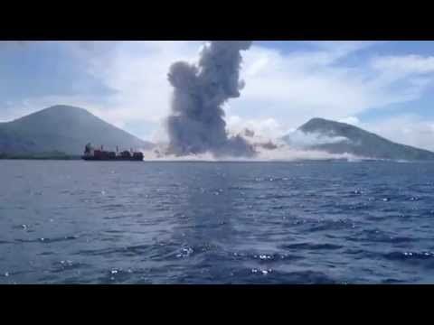 Tourists capture an epic volcanic eruption in papua new guinea