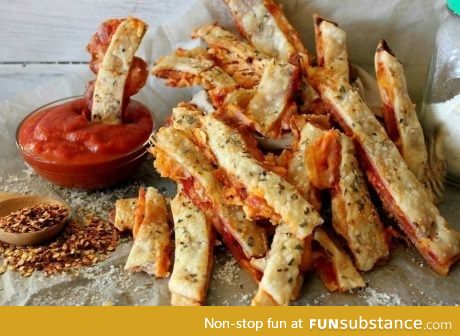 Anbody wants some Pizza fries?