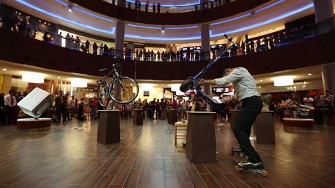 Artist can balance almost anything