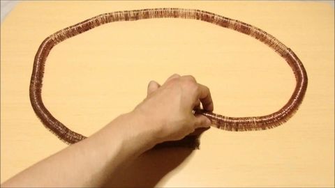 Someone Creates The World's Simplest Electric Train