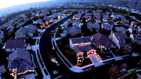 Neighborhood joins forces to create a spectacular christmas light show