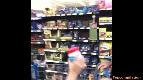 Guy Narrates People's Lives Randomly In Public And It's Hilarious