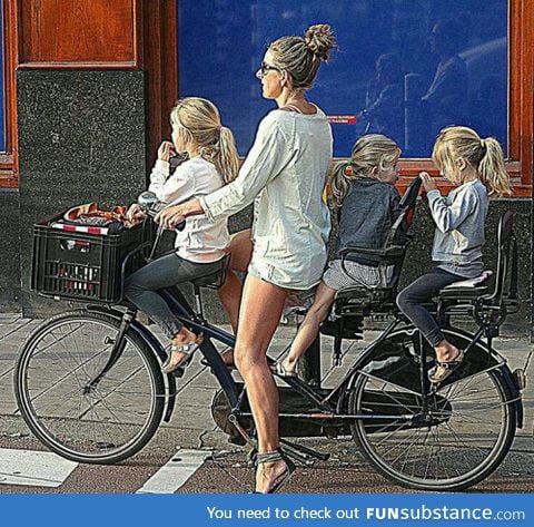 How dutch moms take their kids to school