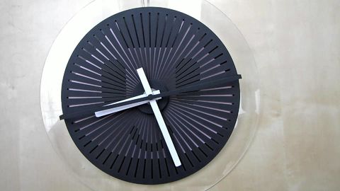 Optical illusion clock