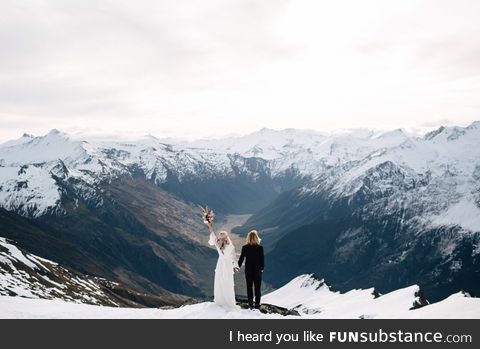 Such an awesome wedding photo