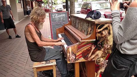 Homeless man plays a beautiful piano piece so naturally