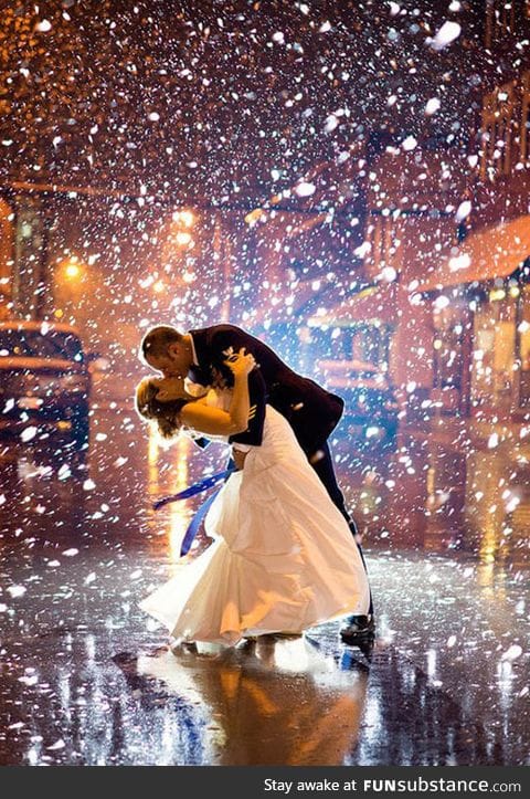 The photographer who took this wedding picture did an awesome job