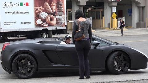 Lamborghini prank makes a fool out of gold digger