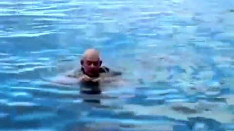 Ex Marine demonstrates clever way to survive from drowning using your pants