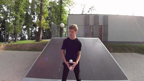 The most amazing juggling you will ever see
